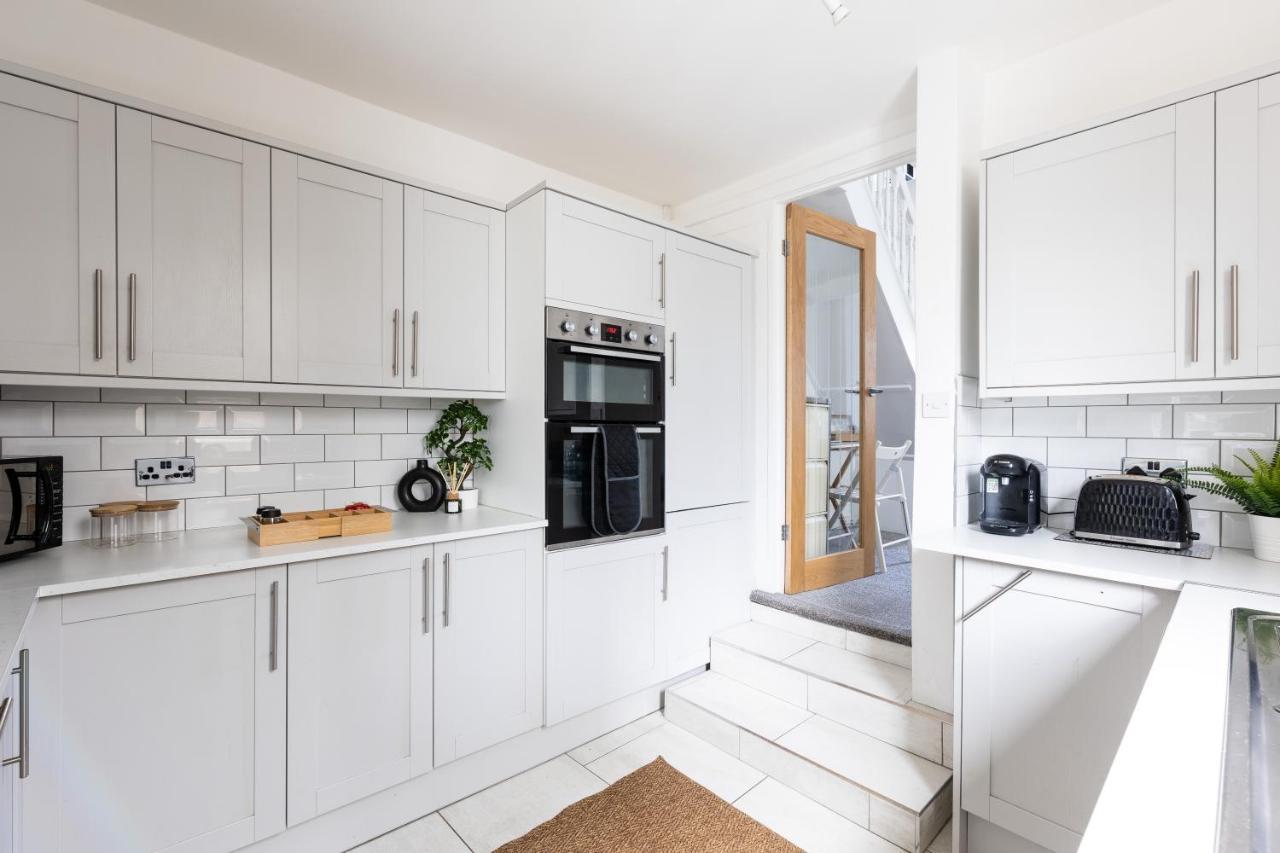 Levi Suite By Koya Homes - 3-Bedroom Home, Downtown Cardiff, Free Parking Exterior photo
